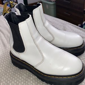2976 SMOOTH LEATHER PLATFORM CHELSEA BOOTS